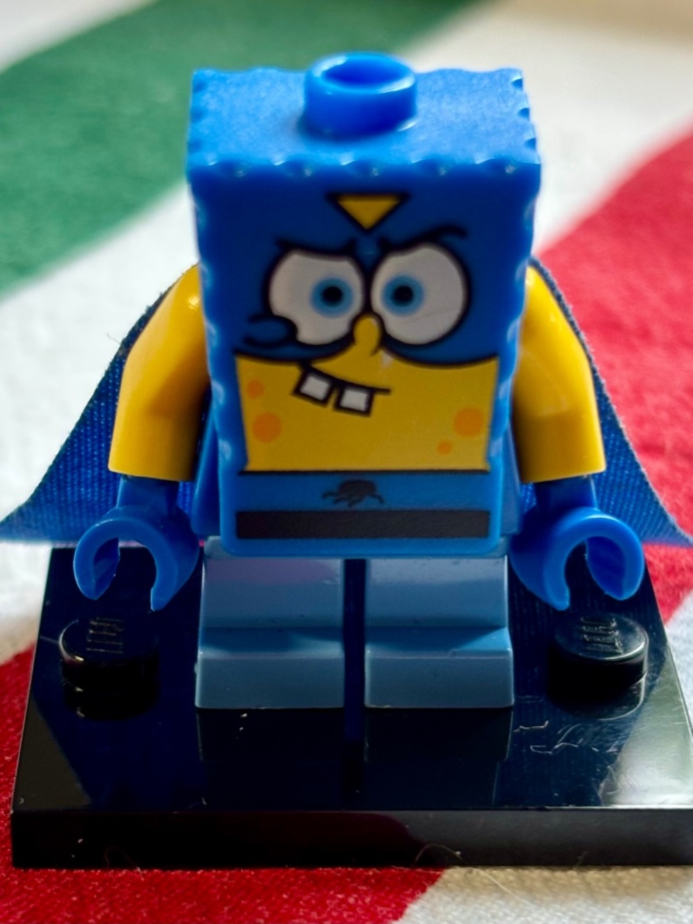 LEGO SpongeBob SquarePants "Super Hero SpongeBob" bob025 with stand.